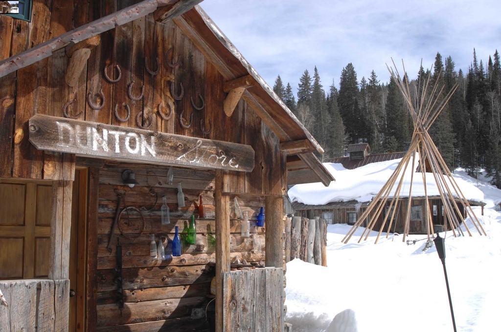 jr-dunton-store-front-winter